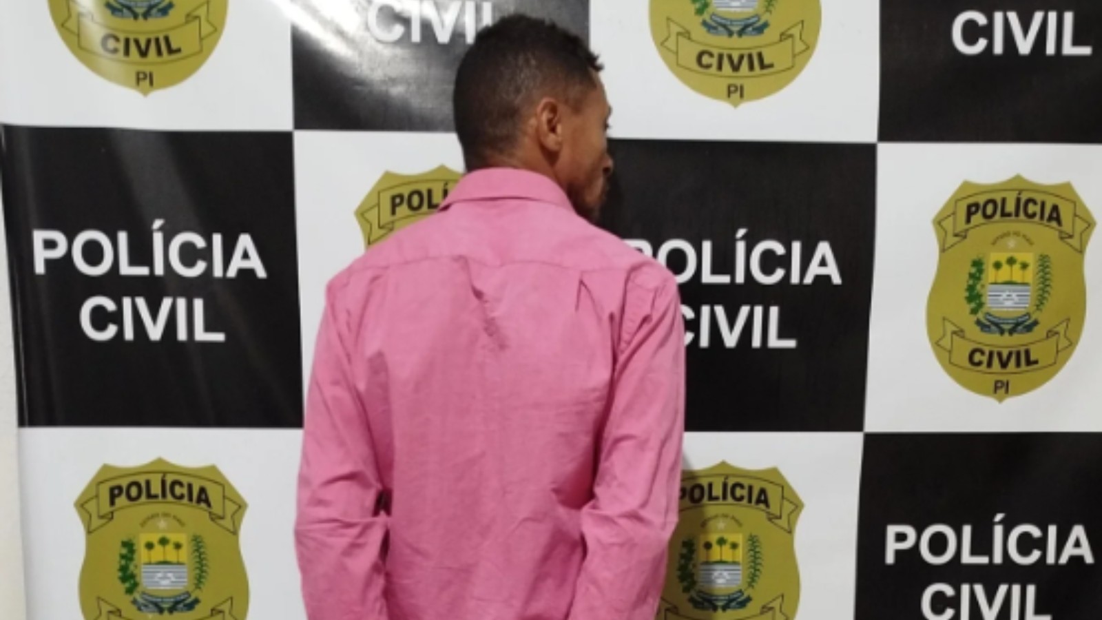 Suspeito de extorquir clientes para entregar documentação de veículos é preso no Piauí