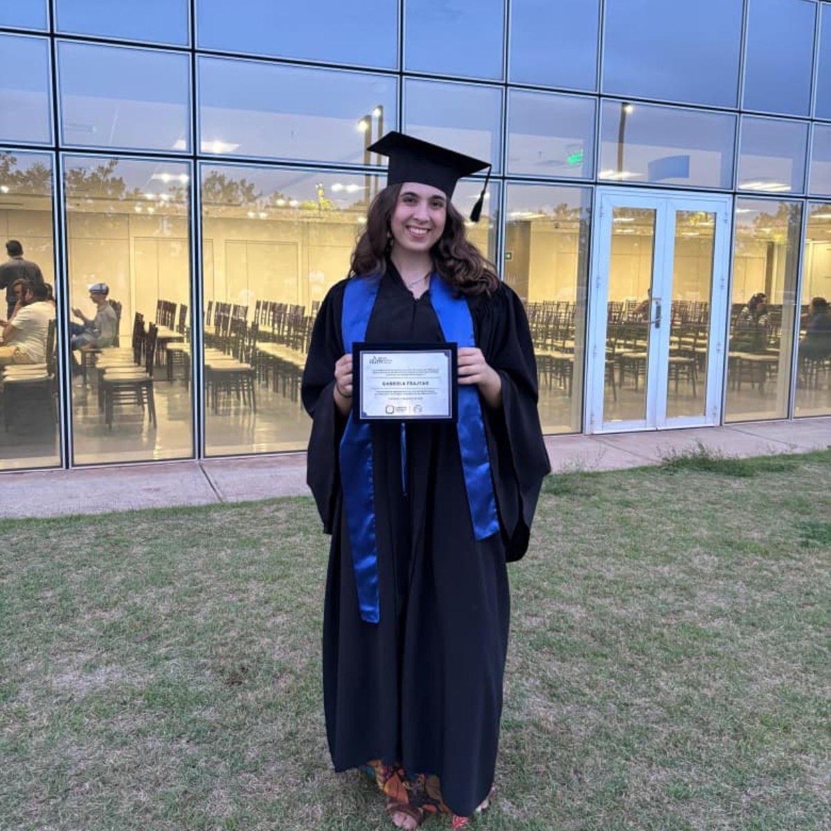 Ouro em neurociência e mentoria de Nobel: quem é a brasileira de 20 anos premiada por artigo sobre biologia quântica