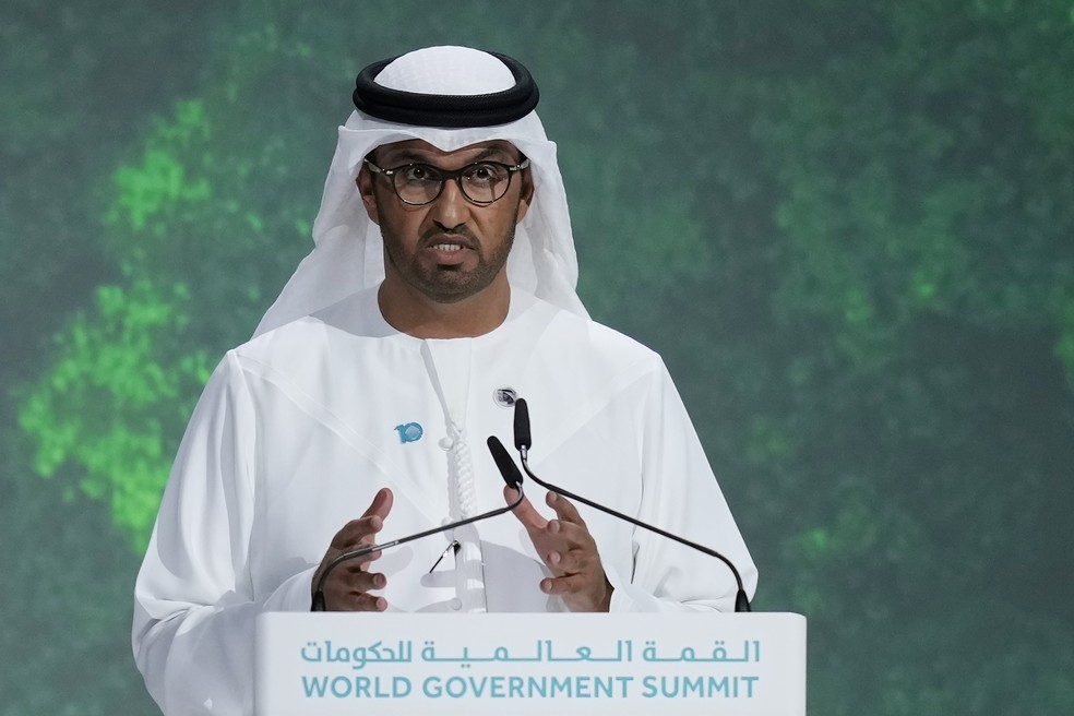 Sultan al-Jaber é presidente da cúpula do clima e também chefe da empresa petrolífera estatal dos Emirados Árabes Unidos. — Foto: AP Photo/Kamran Jebreili