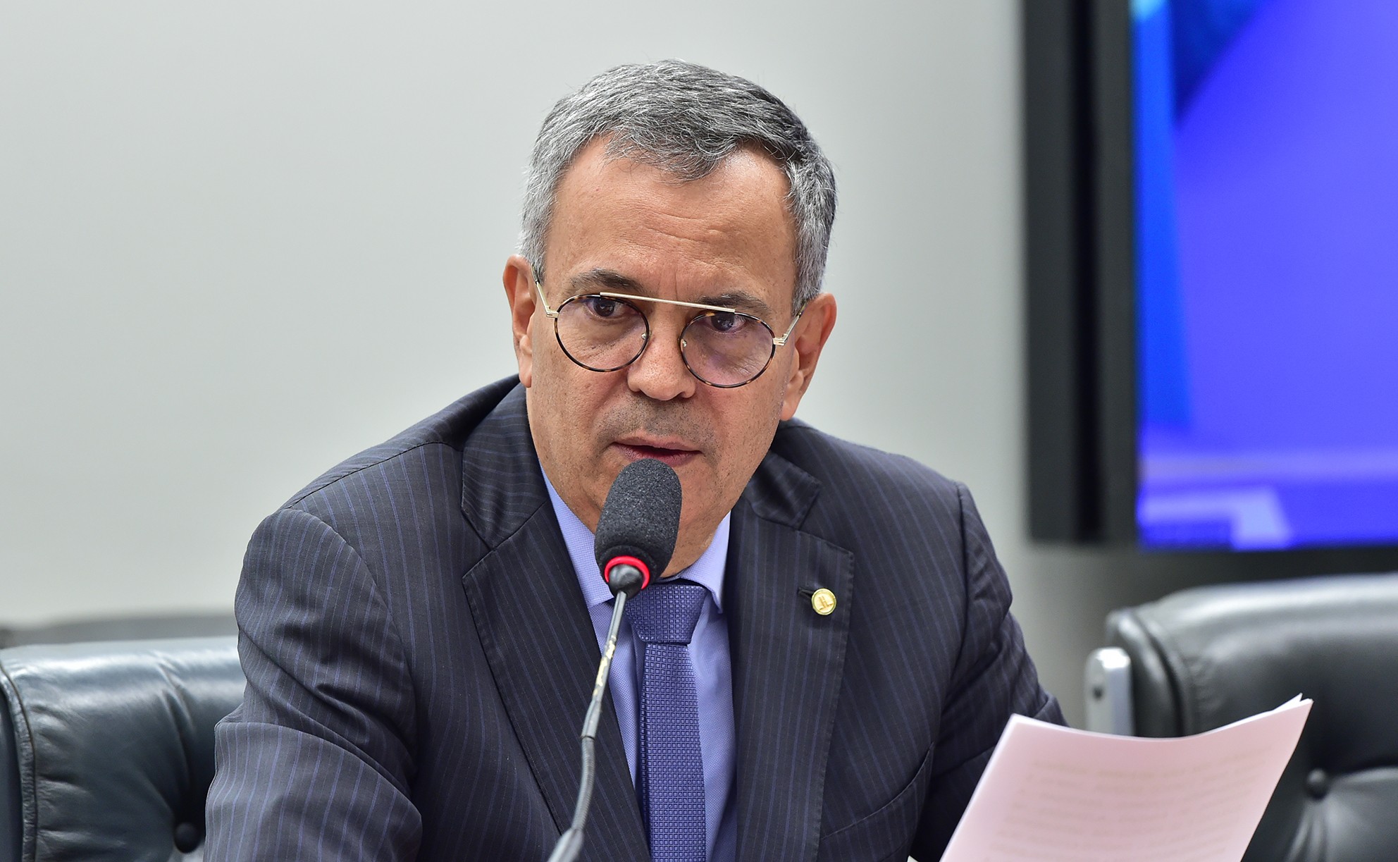 Dinheiro é encontrado em gavetas durante operação da PF contra desvios milionários de emendas parlamentares na Bahia