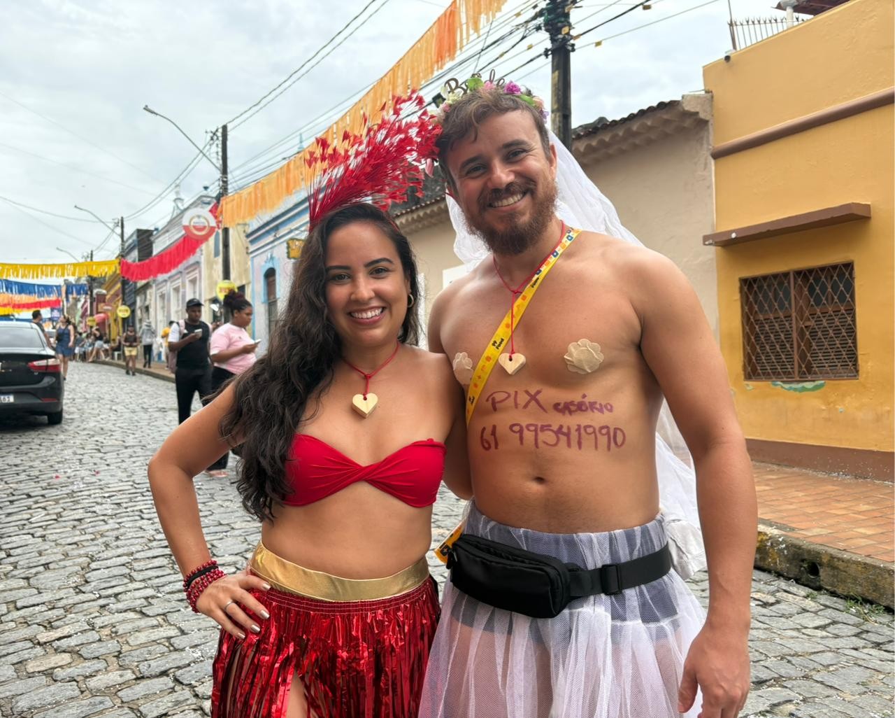 ‘Pix casório’, casa temática 'O Agente Secreto' e mascote 'Brad Bode': tem 'de um tudo' no carnaval de Olinda 