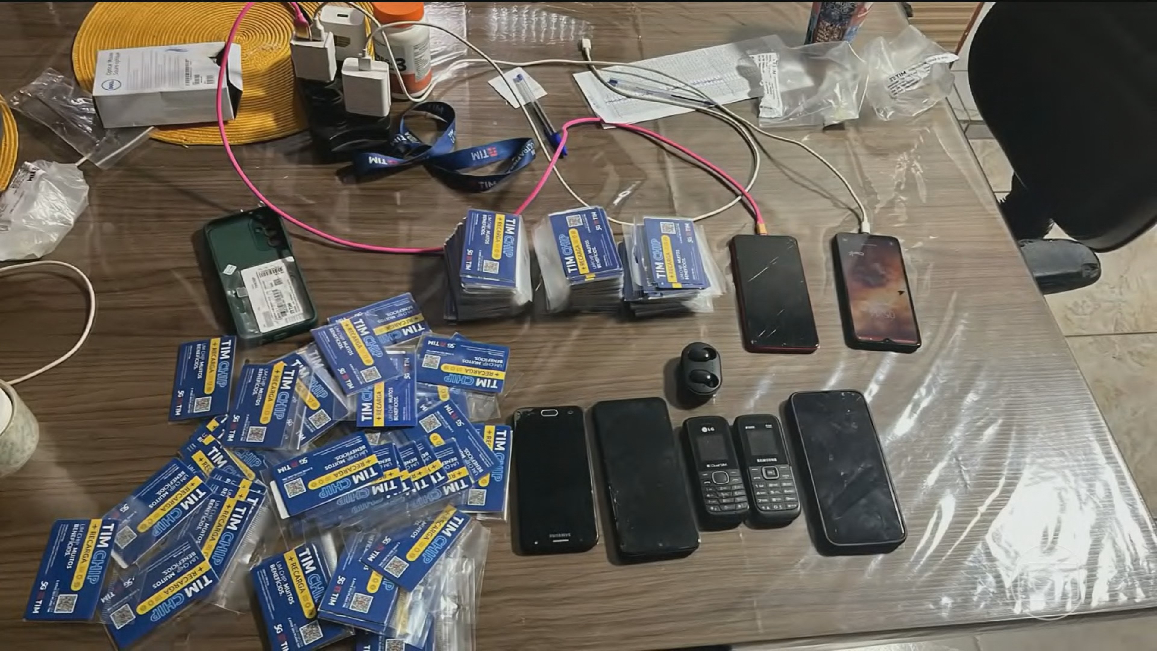 Polícia do DF prende quadrilha que vendia kits do golpe do falso parente; veja como não ser vítima