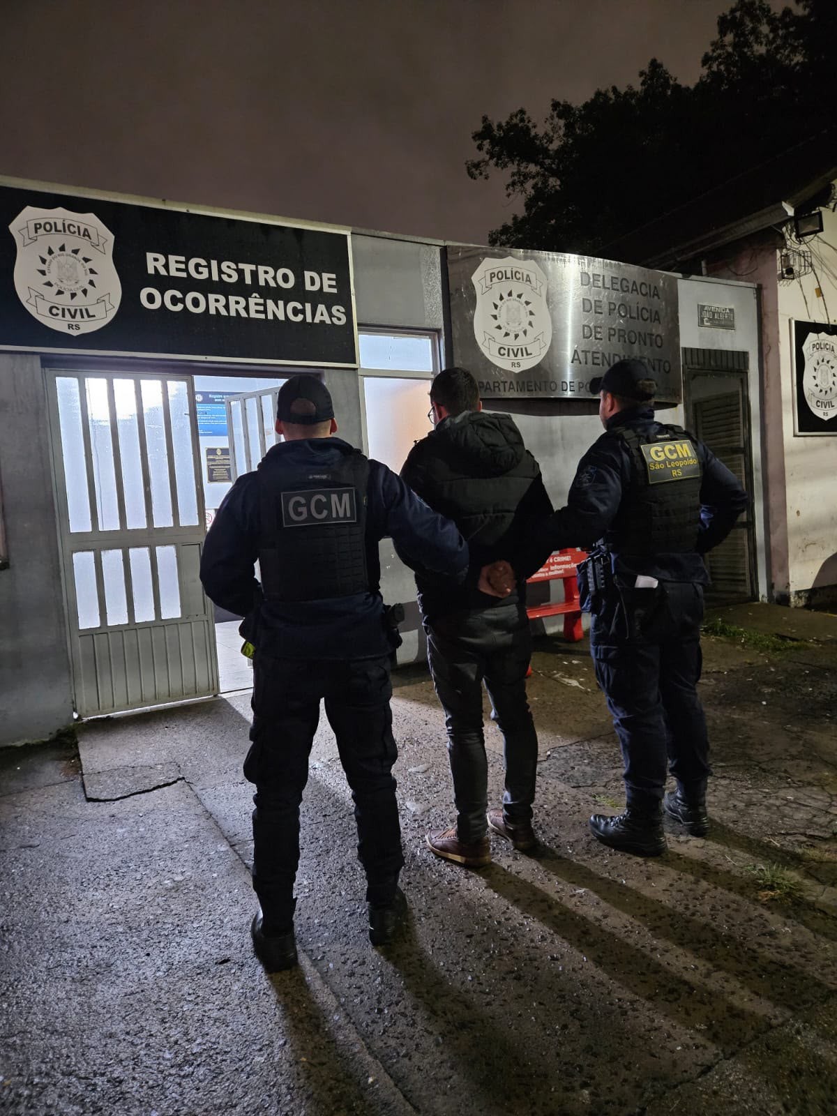 Mulher aperta botão em aplicativo, aciona Guarda Municipal e homem é preso por descumprir medida protetiva no RS