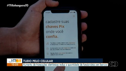 Usar celular em transações eletrônicas facilita a vida, mas é preciso cuidado