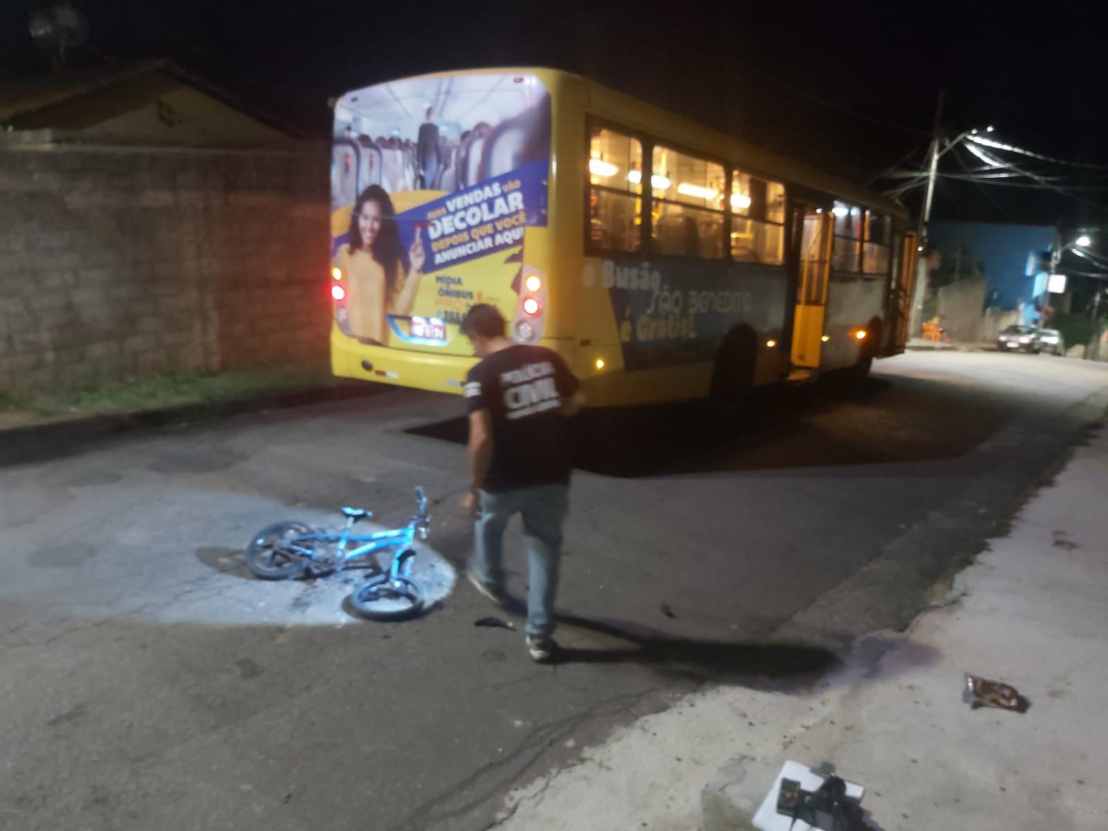 Criança de 6 anos morre atropelada por ônibus coletivo no bairro Santo Antônio II, em Machado, MG