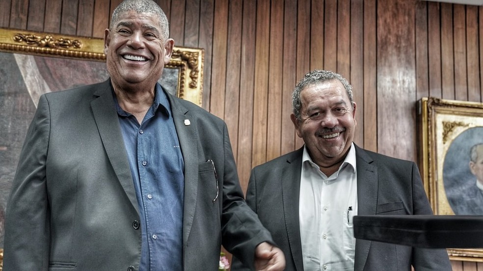 O presidente atual da Cmara, Milton Leite (Unio Brasil), com seu afilhado poltico Silvo Leite, da escola de samba Estrela do 3 Milnio. - Foto: Reproduo/Instagram