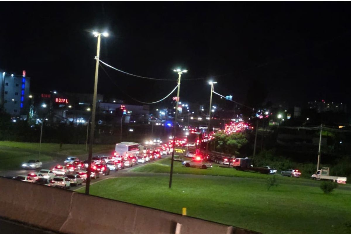 Show do Guns N’ Roses em Campo Grande gera congestionamento de mais 13 km e espera de 1 hora no carro
