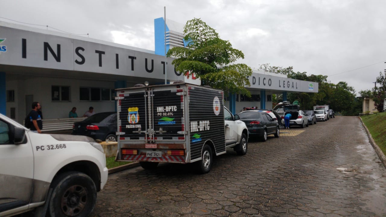 Corpo de homem é encontrado em terreno baldio no Centro de Manaus