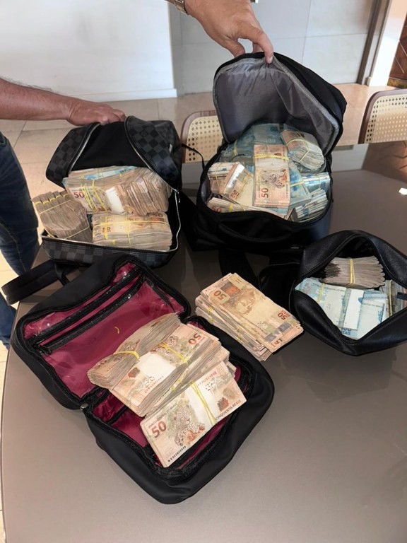 PF apreende sacolas de dinheiro em prefeitura de AL; operação investiga desvio de recursos federais
