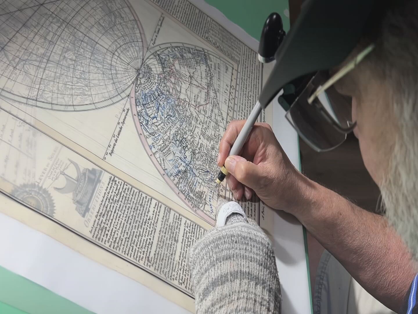 Família de cartógrafo reconhecido por mapas feitos à mão lança campanha para ajudar na recuperação do artista