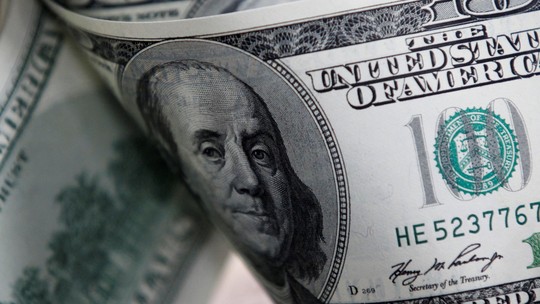 Dólar sobe e fecha a R$ 5,06 com novas tarifas dos EUA sobre o Brasil