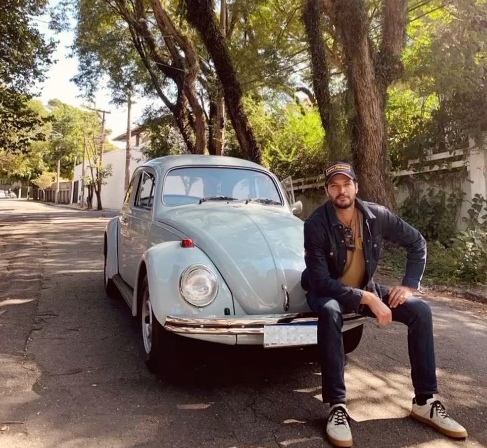 Leandro Lima e o fusca "Diamante", em foto de 2021 — Foto: Reprodução/Instagram/@leandrolimale