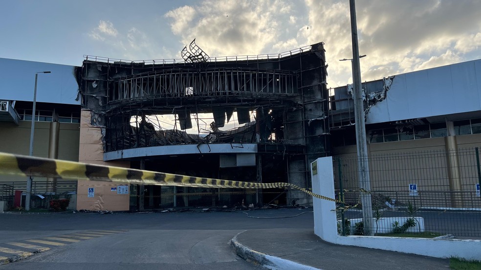 Parte do teto de restaurante que atende população de rua no Recife desaba e  deixa duas pessoas feridas, Pernambuco