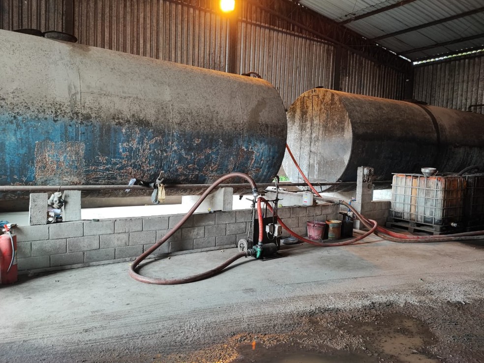 Depósito usado para adulteração é localizado em Feira de Santnaa — Foto: Ascom/PC-BA