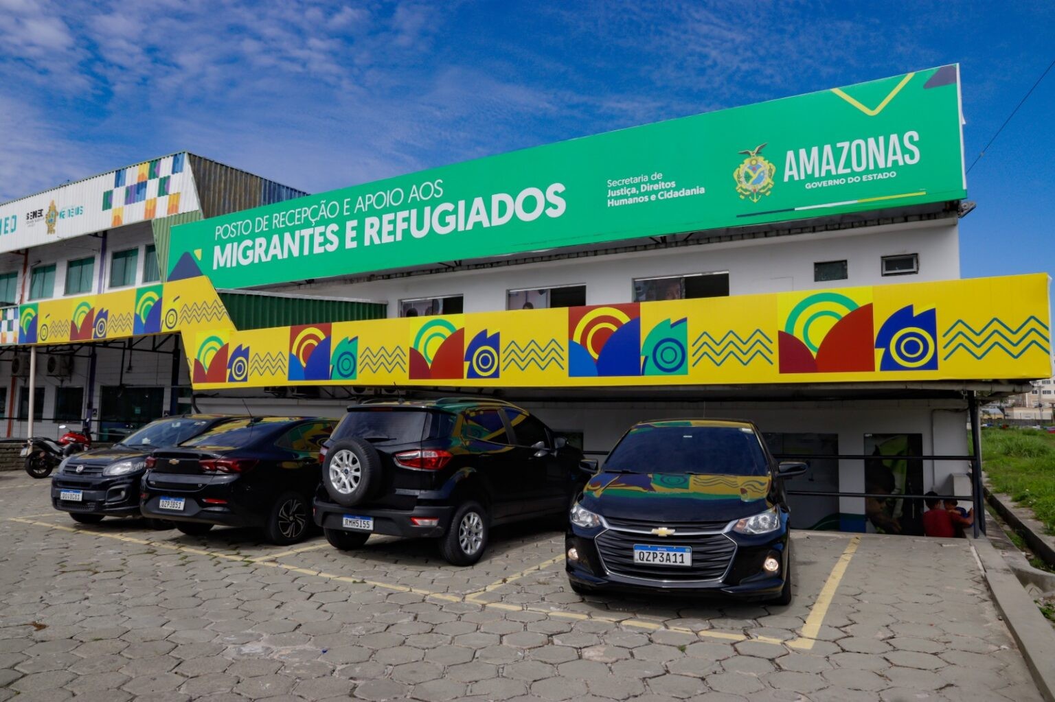 Posto de apoio a migrantes é atingido por chuva e leva transferência de acolhidos em Manaus