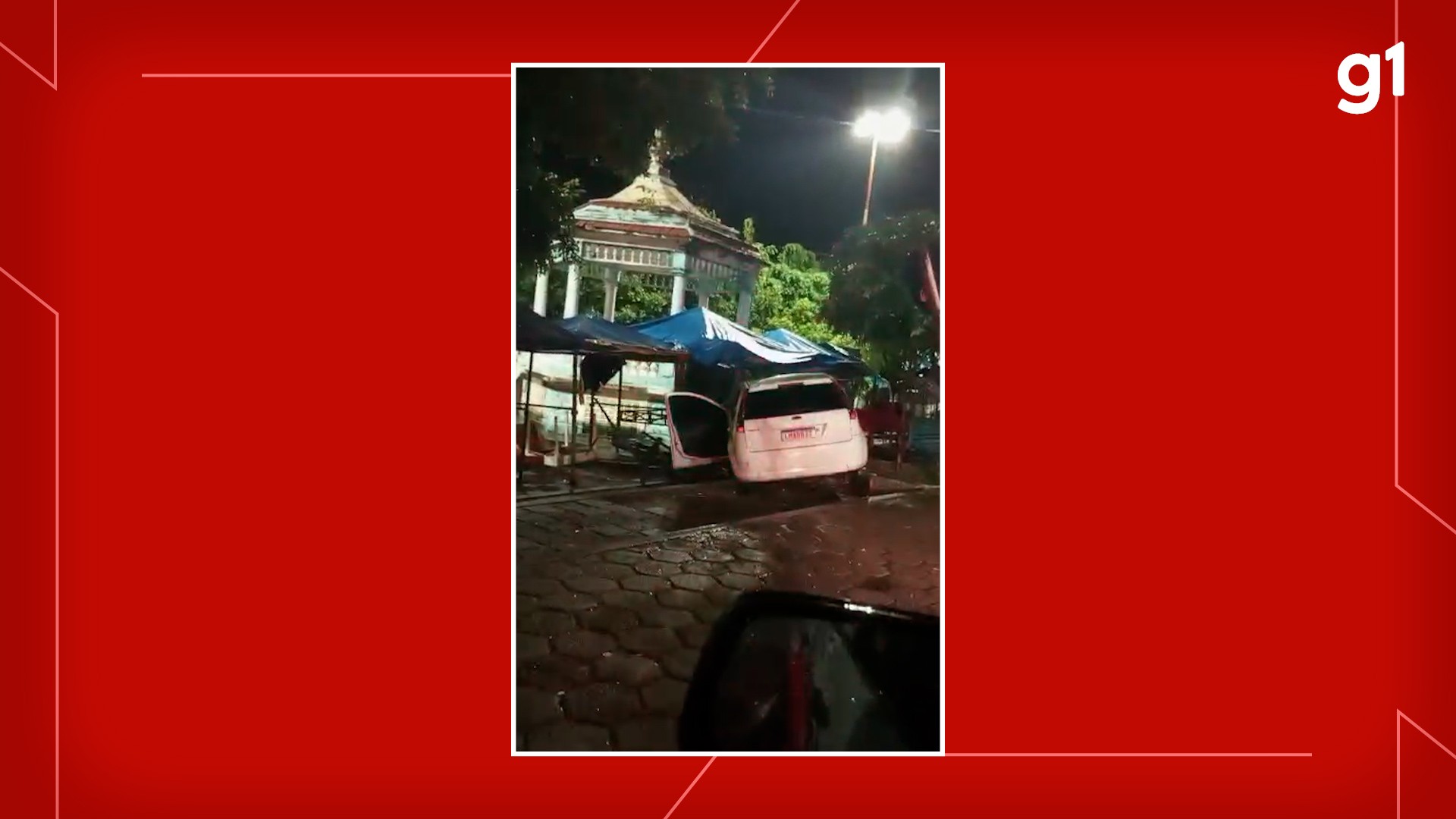 Motorista com sinais de embriaguez invade calçada e carro vai parar na praça da Matriz, em Santarém