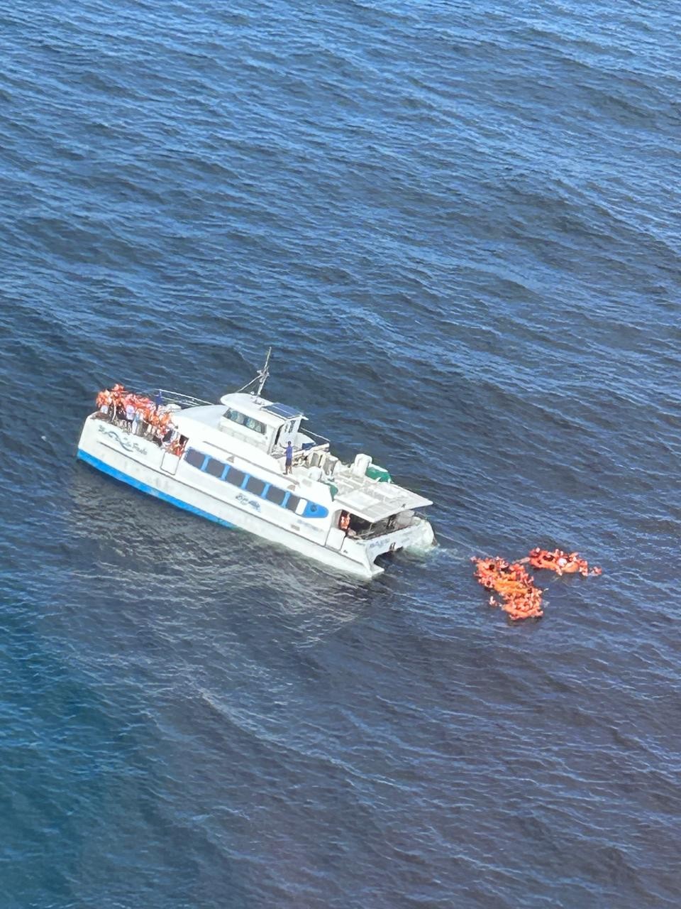 Embarcação fica à deriva após acidente na Bahia