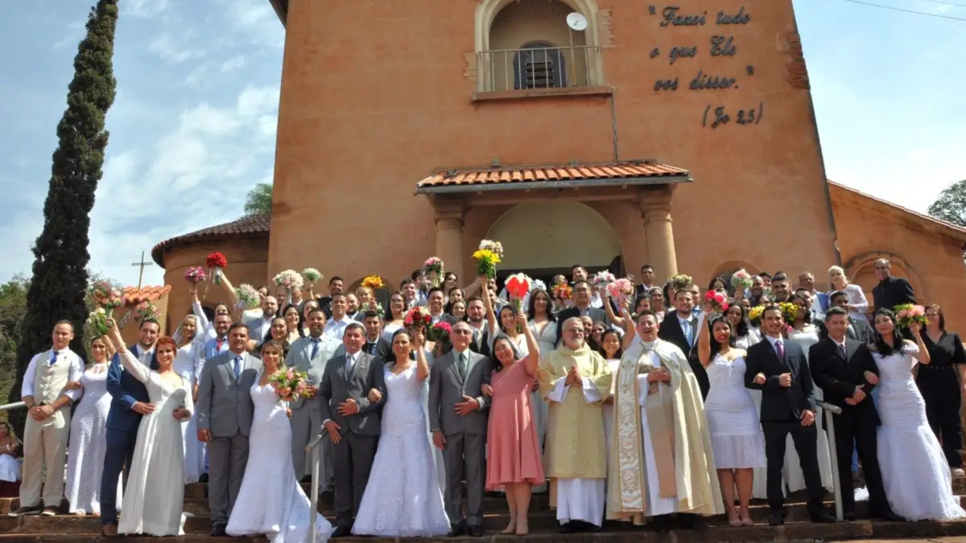 Casamento comunitário em Campo Grande celebra união de 45 casais no Santuário Perpétuo Socorro
