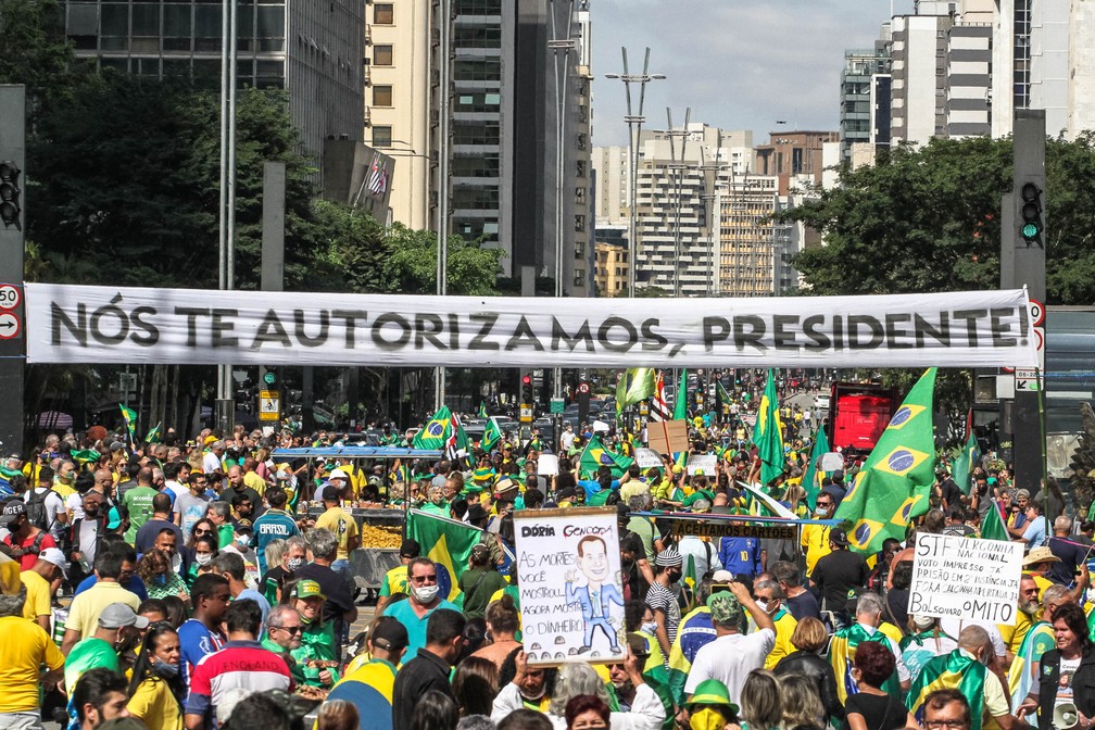 Ato pró-Bolsonaro ocupa a Avenida Paulista com aglomeração e pede  'intervenção militar' | São Paulo | G1