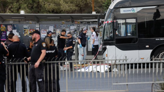 Tiroteio em Jerusalém deixa 4 mortos - Segundo a polícia de Israel, dois suspeitos do ataque foram 'neutralizados'. De acordo com a Associated Press (AP), os atiradores entraram em um ônibus e efetuaram os disparos.