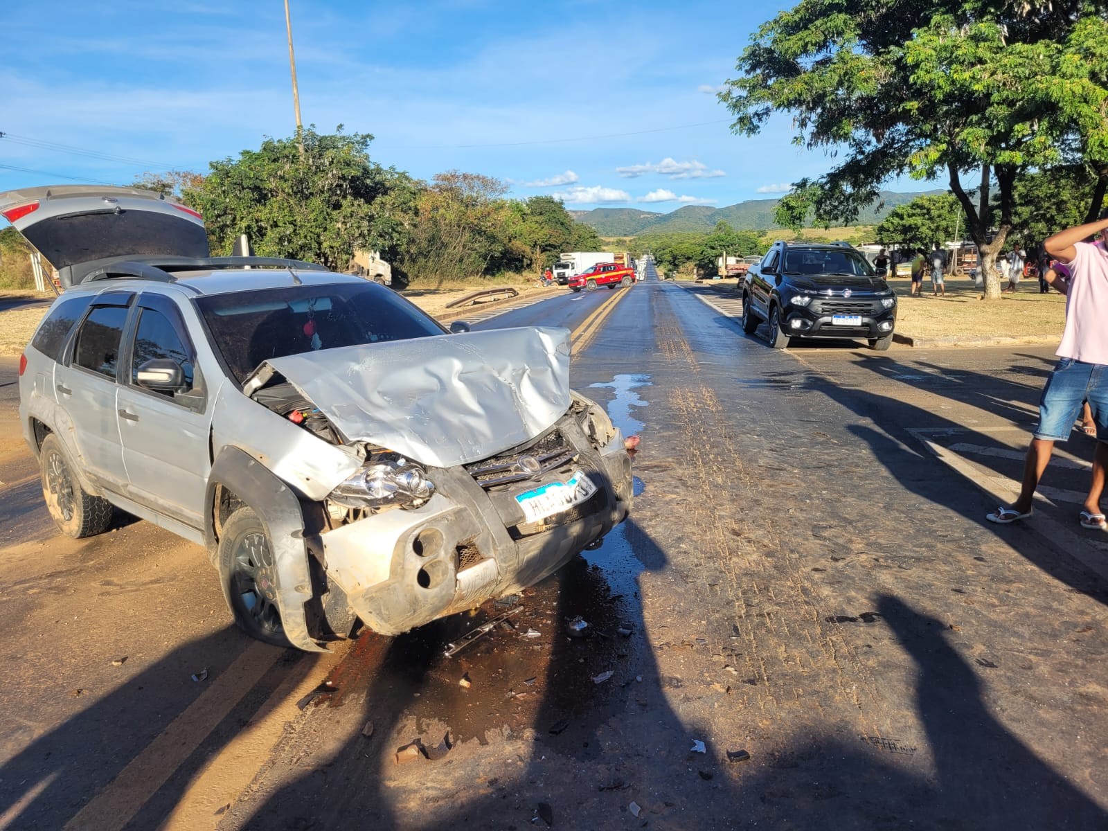 Batida entre dois carros deixa seis pessoas feridas na BR-251, em Francisco Sá