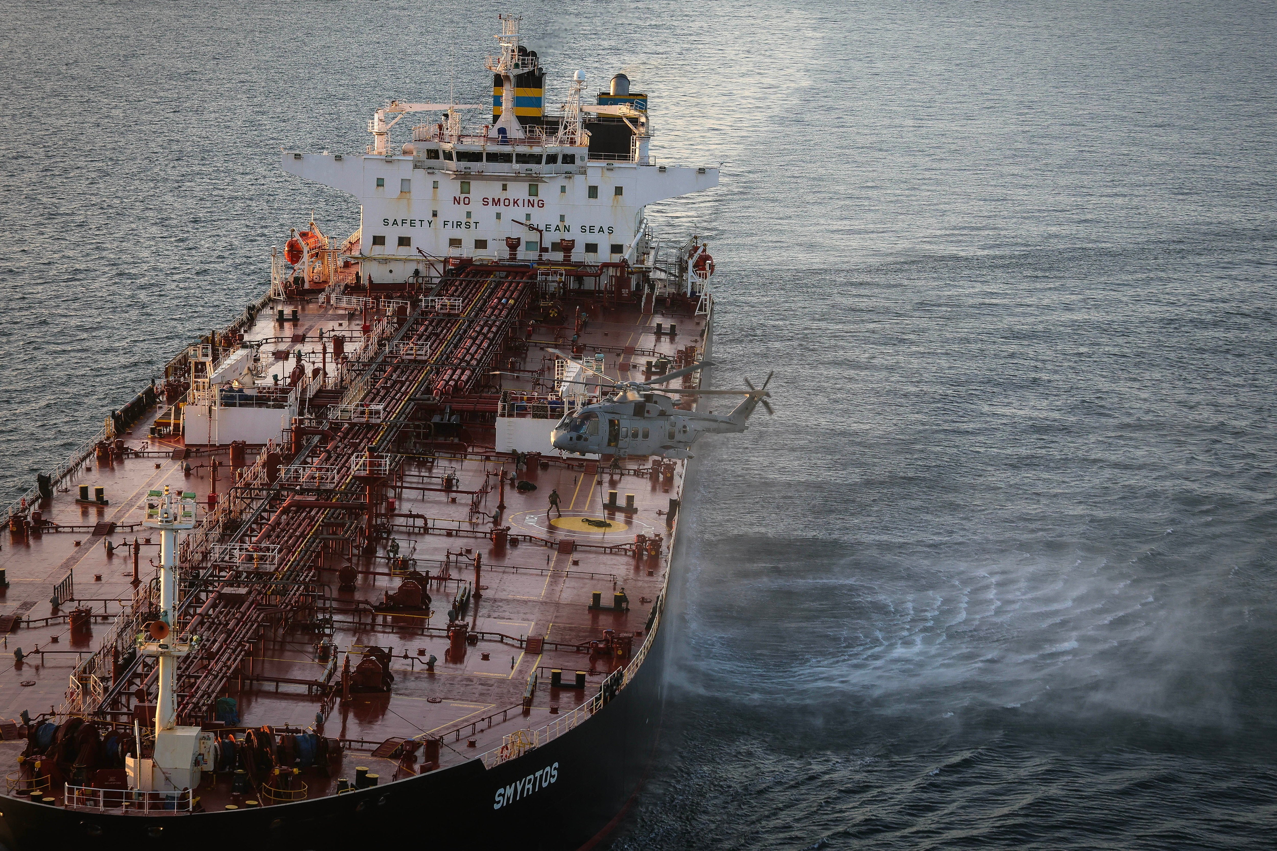 Forças britânicas interceptam petroleiro ligado à 'frota fantasma' da Rússia
