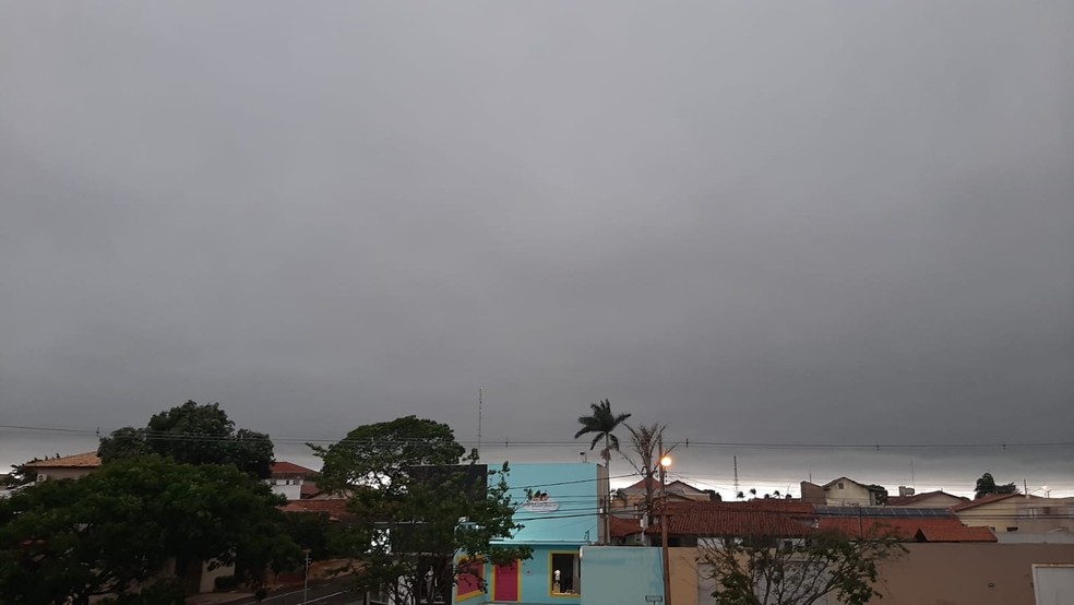 Dia amanhece garoando e previsão é de chuva na maioria das cidades do  Estado - Meio Ambiente - Campo Grande News