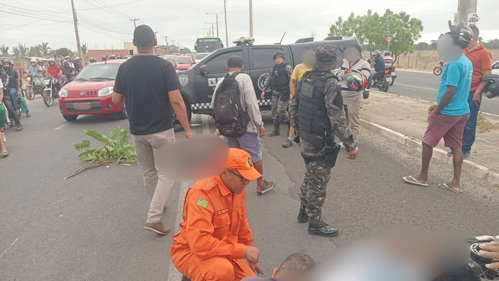 Colisão entre duas motos deixa pessoas feridas em avenida de Teresina; homem é levado em estado grave