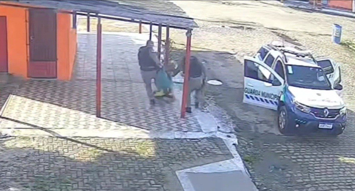 VÍDEO: Polícia afasta militares filmados agredindo suspeito rendido no RN