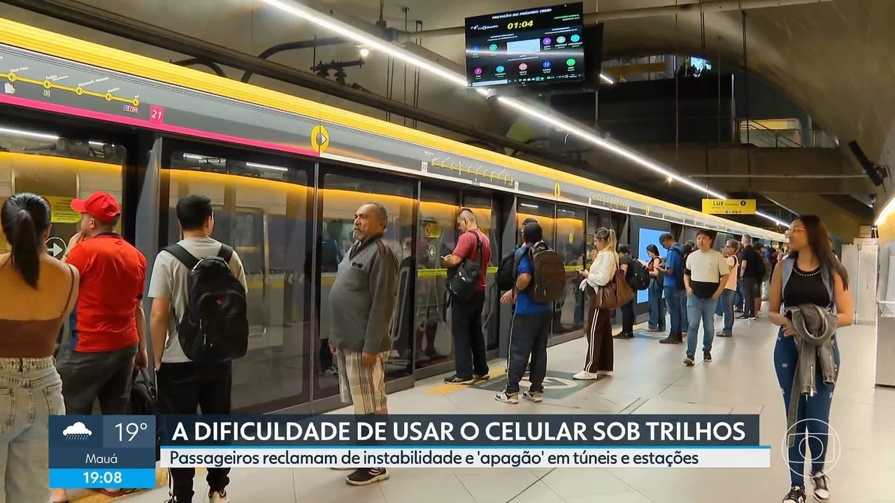 Sinal de celular falha em linhas do metrô de SP, e passageiros reclamam