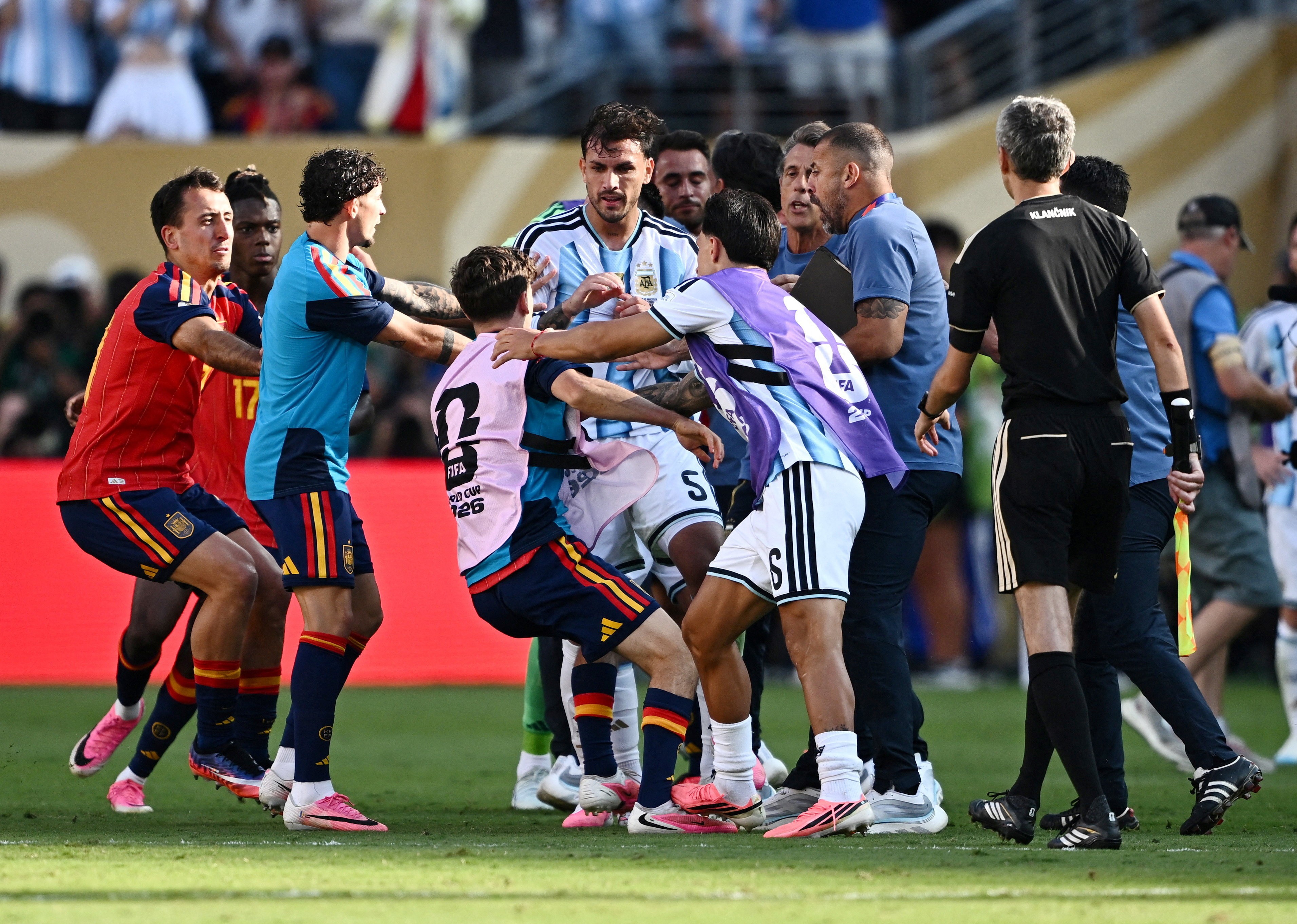 Fifa vai investigar briga entre jogadores de Espanha e Argentina após a final da Copa do Mundo