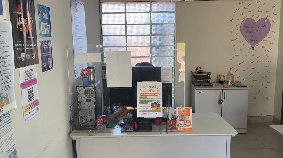 Marília oferece atendimento e apoio emocional para vítimas de violência doméstica — Foto: Maycon Oliveira/ TV TEM