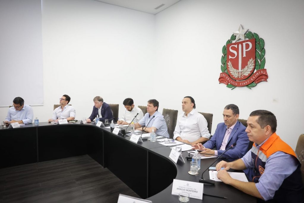 Governo de SP monta gabinete de crise para enfrentar chuvas no Ano Novo