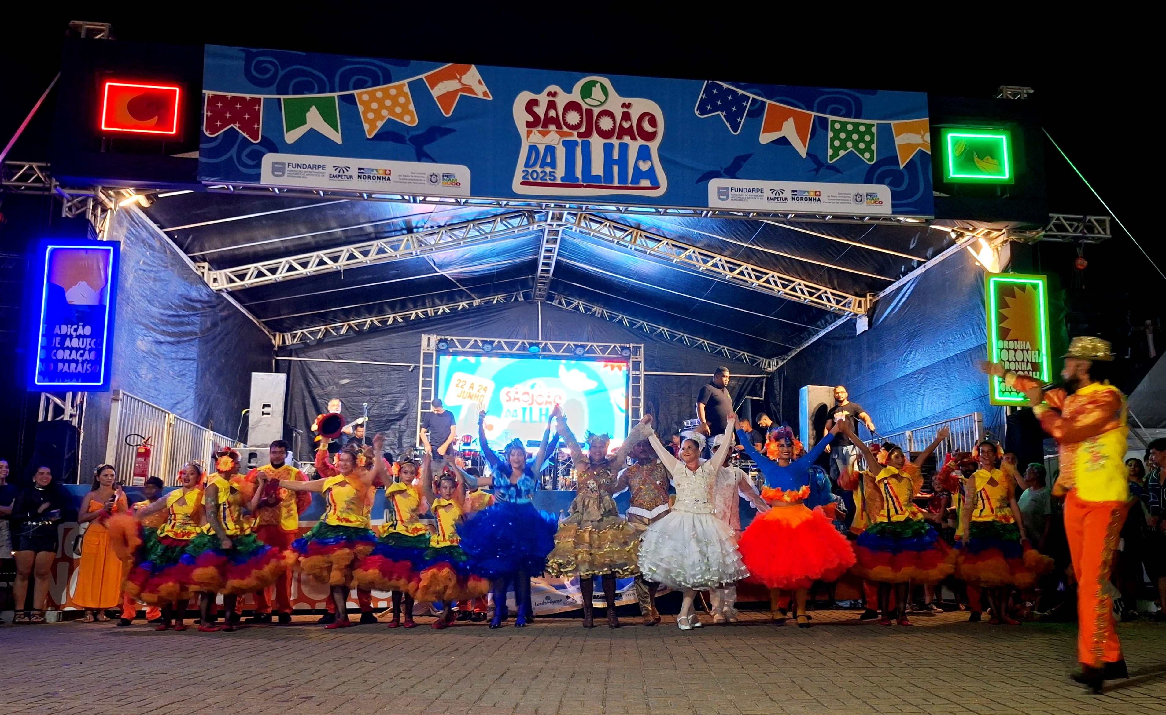Projeto Tamar promove festa junina gratuita em Fernando de Noronha