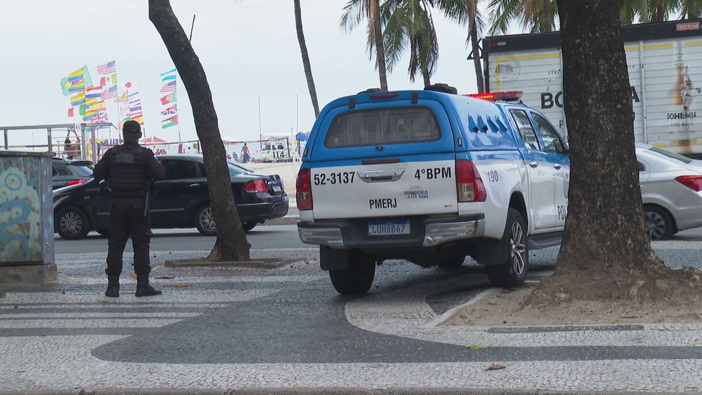 Policiamento foi reforado no fim de semana em Copacabana — Foto: Reproduo/ TV Globo