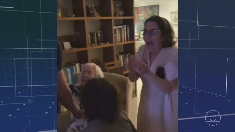Reação de Fernanda Montenegro após vitória de Fernanda Torres no Globo de Ouro — Foto: Reprodução/TV Globo
