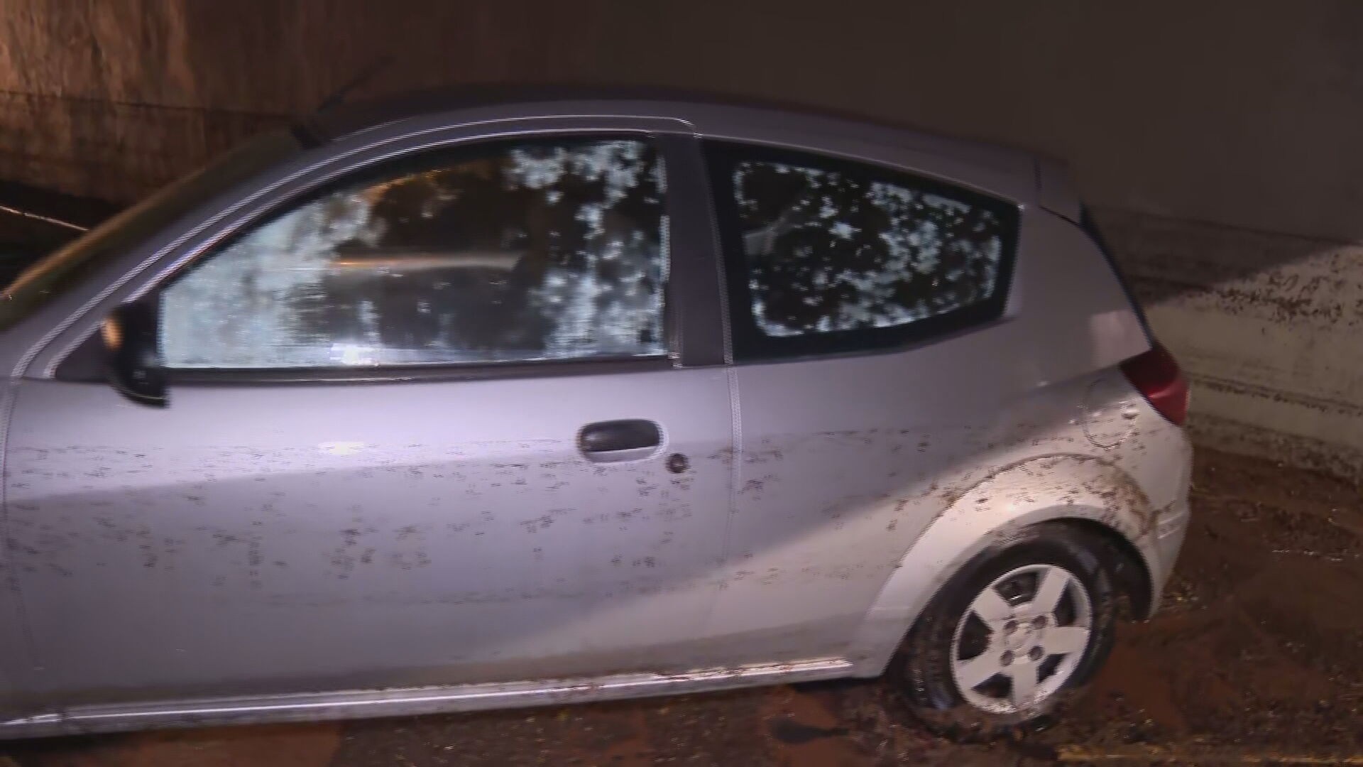 Veja como ficou tesourinha após alagamento que deixou carros parcialmente submersos na Asa Sul; VÍDEO