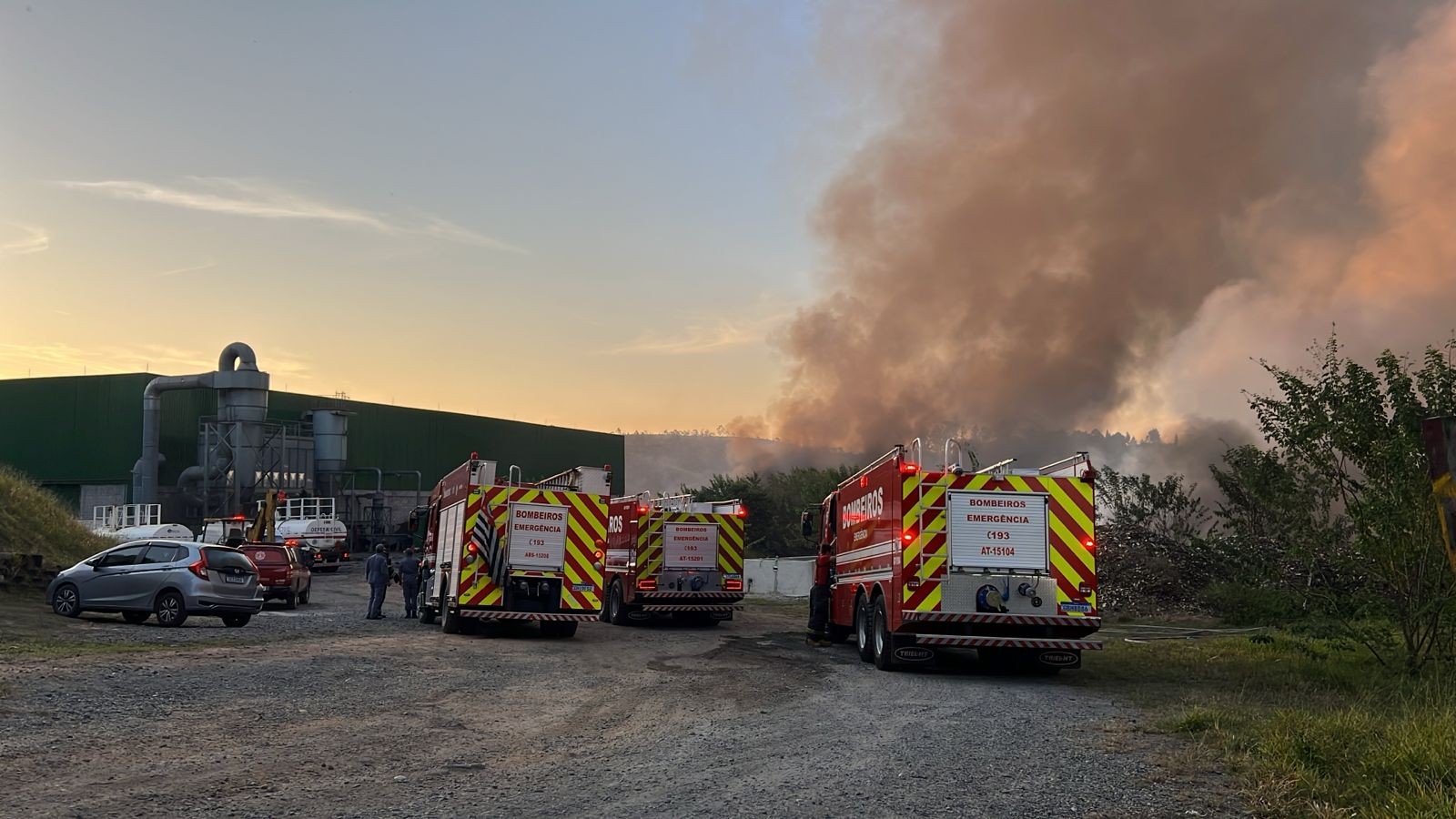 Incêndio atinge empresa de reciclagem de pneus no interior de SP