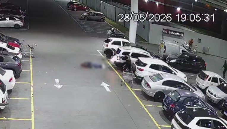 Polícia prende mais um suspeito de executar homem em estacionamento de supermercado em Canoas; fuzis e pistolas são apreendidos