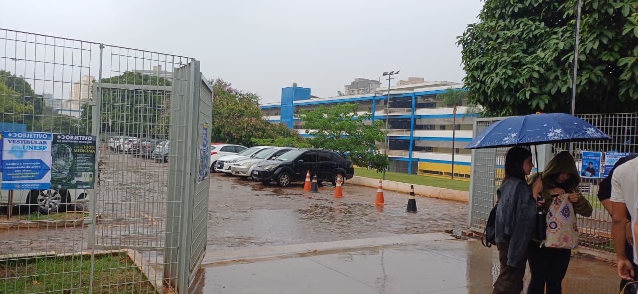 Unesp 2026: com chuva, portões abrem mais cedo, e estudantes destacam expectativas em Ribeirão Preto