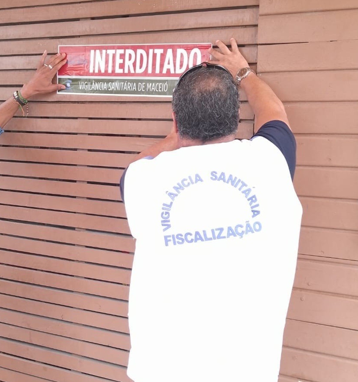 Vigilância interdita restaurante sem alvará sanitário e certificado de controle de pragas em Maceió
