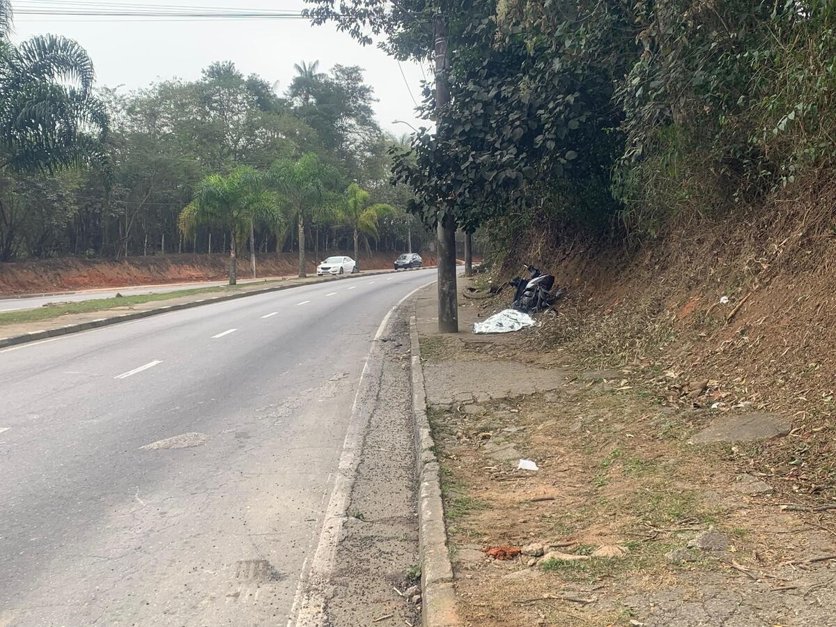 Homem morre em acidente de moto em Mogi das Cruzes