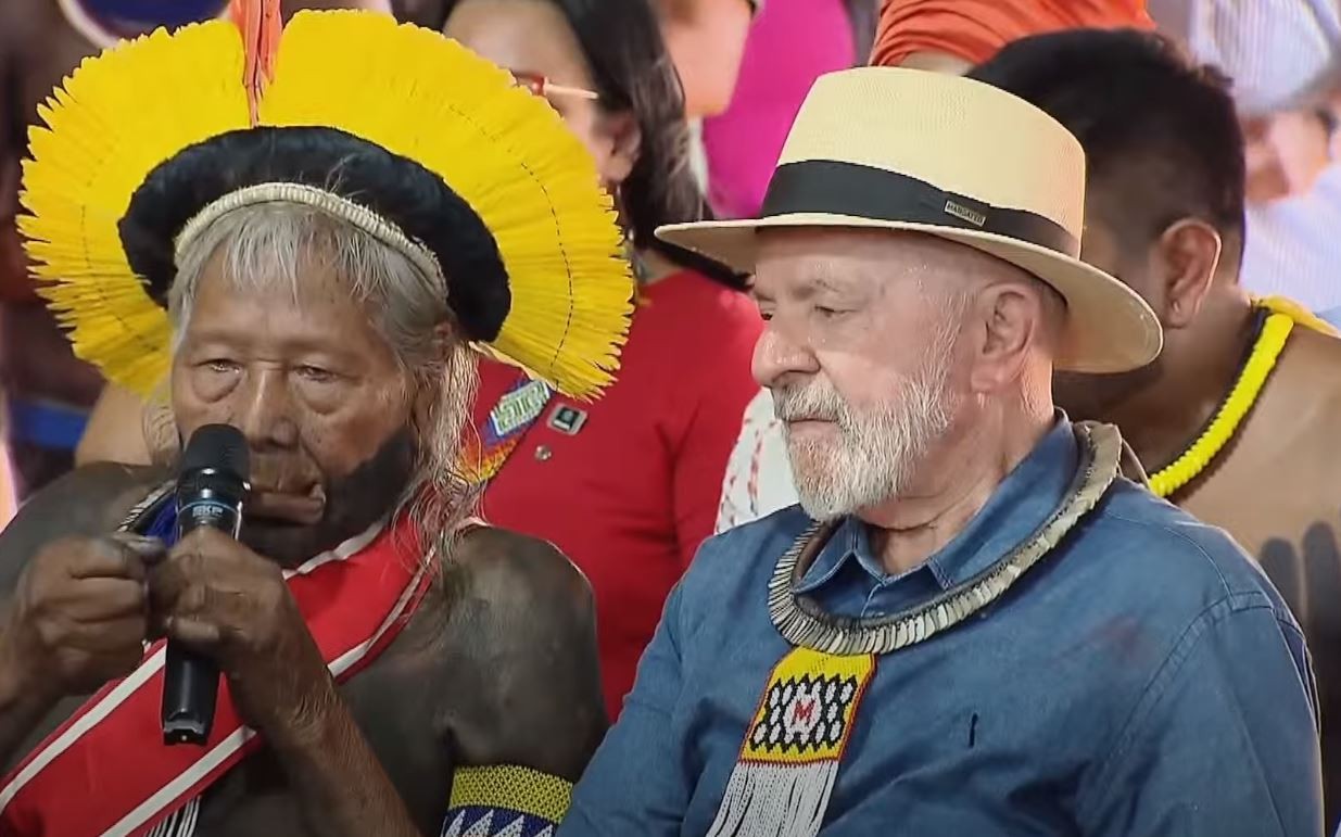 No Xingu, cacique Raoni alerta Lula sobre riscos de explorar petróleo na Foz do Amazonas: 'Destruir, destruir e destruir'