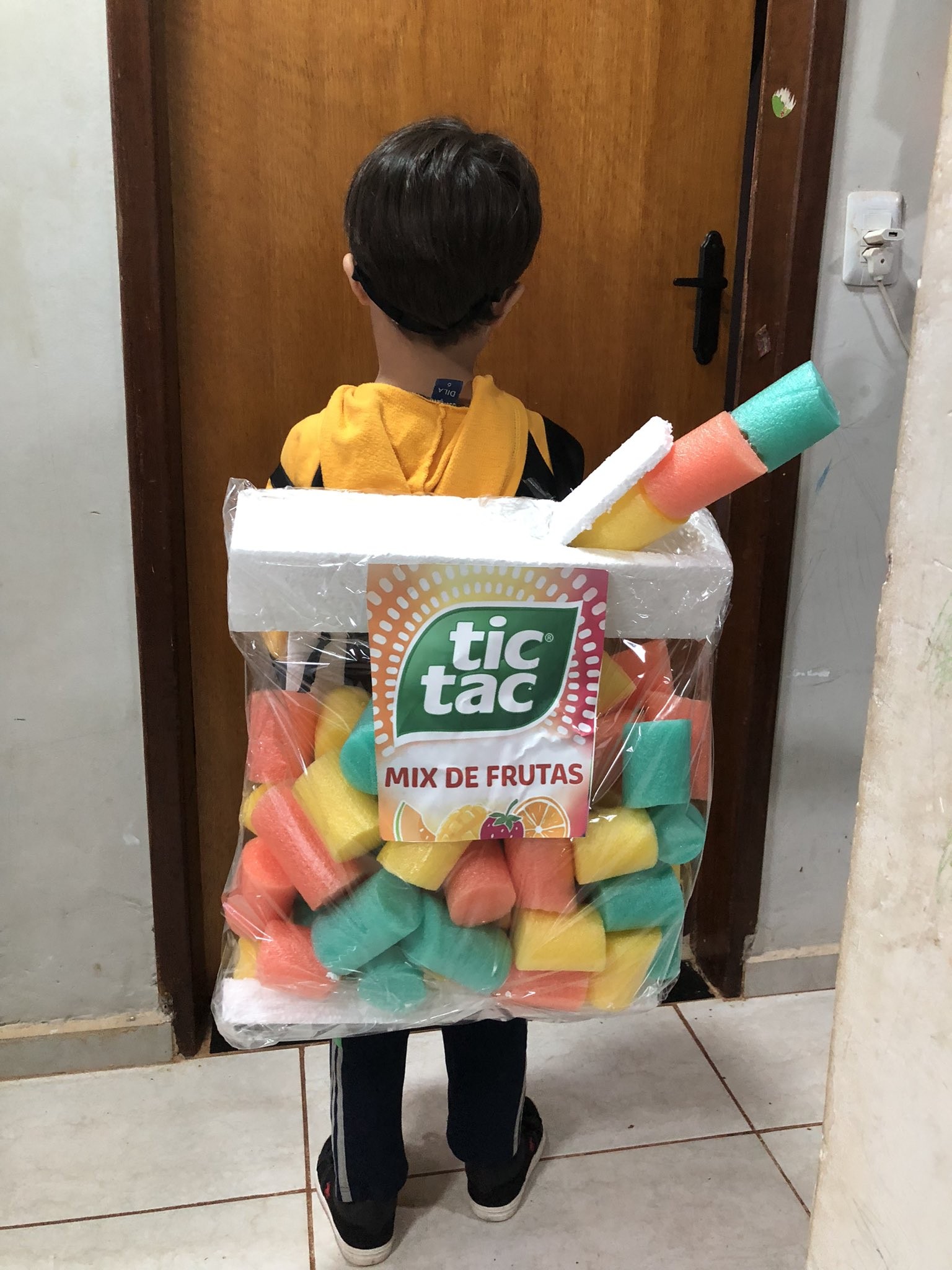 Mochilas malucas com ventilador, torneira e chuveiro de verdade: FOTOS mostram até onde vai a criatividade de pais e mães