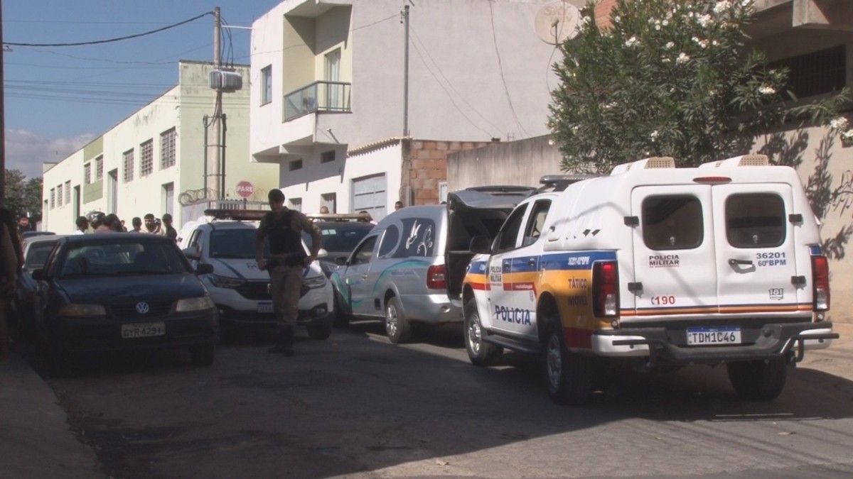 Homem é morto a tiros dentro de estúdio de tatuagem em Nova Serrana