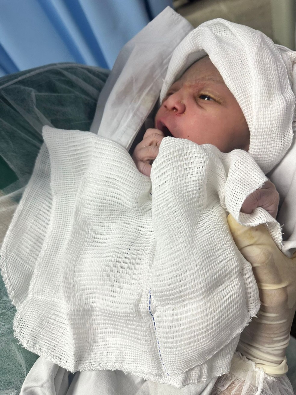 Sem saber que estava grávida, mulher procura atendimento por causa de dores e dá à luz em UPA de Salvador — Foto: SMS