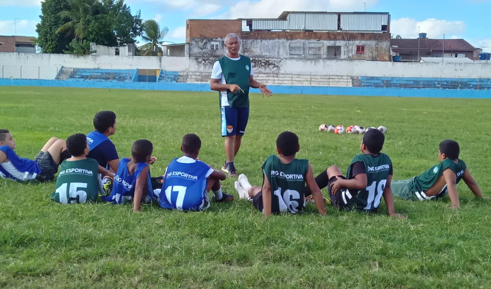 Motorista e árbitro da Federação Paulista de Futebol larga tudo para criar ONG para crianças no interior de Pernambuco