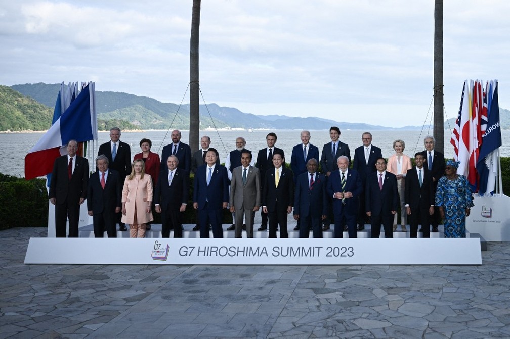 Presidente Lula com outros líderes mundiais durante encontro do G7 em Hiroshima, no Japão, maio de 2023. — Foto: BRENDAN SMIALOWSKI / POOL
