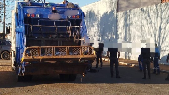 Garis tentam entrar em presídio com celulares e equipamentos eletrônicos escondidos em caminhão de lixo em MG