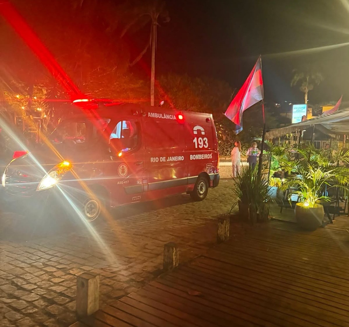 Turista argentina é ferida após arremesso de pedras durante transmissão de jogo em Búzios